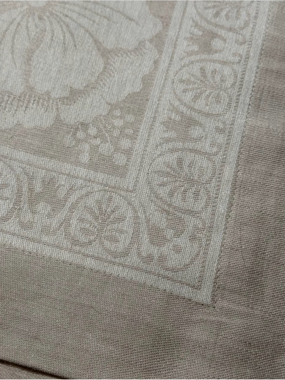 Williams Sonoma Neutral Beige Damask Cotton-Linen Table Linen - Picture 3 of 12